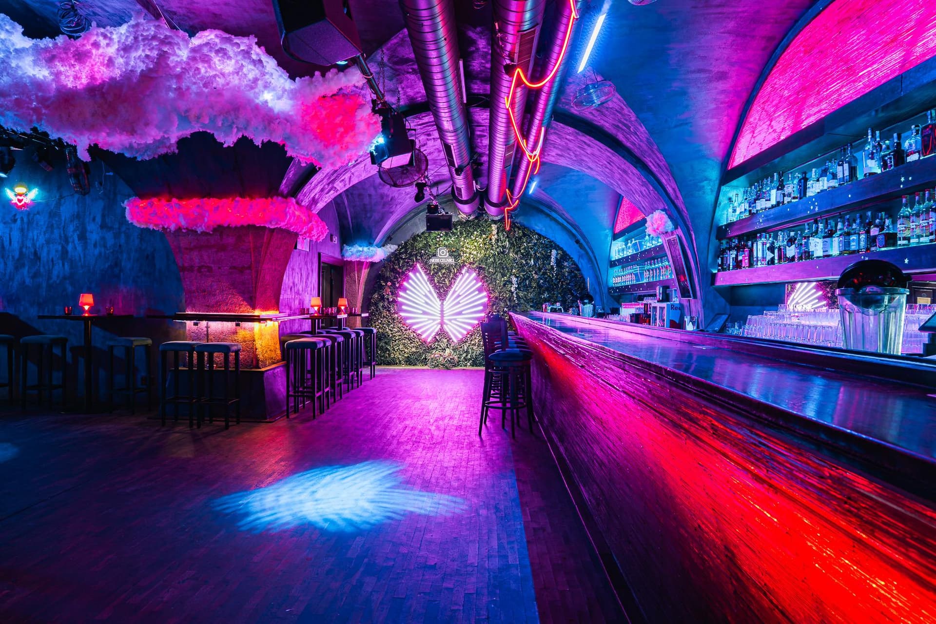 Bar counter in blue light with a light installation in the background