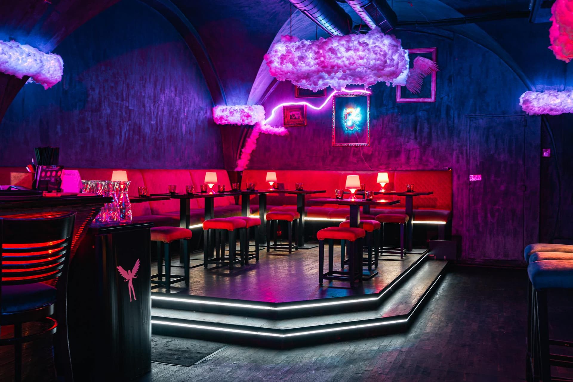 Booths with table lamps and a raised platform